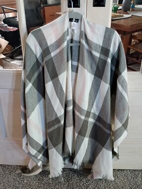 chatties Gray, Cream & Pink Plaid Open Front Cape